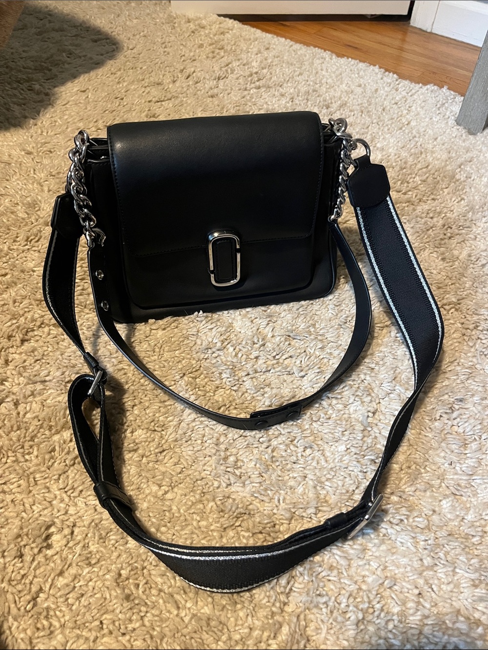 Marc Jacobs Black Leather Shoulder Bag with Silver Chain Trim - Picture 2 of 8